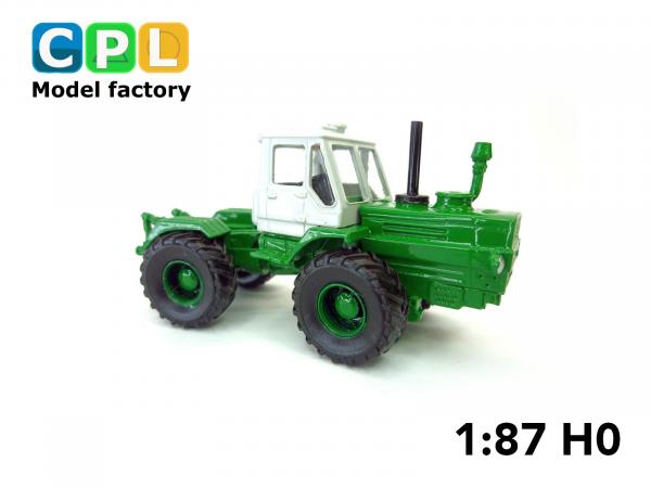 Traktor T150-K Charkiv grün - weiß  mit Motorverkleidung